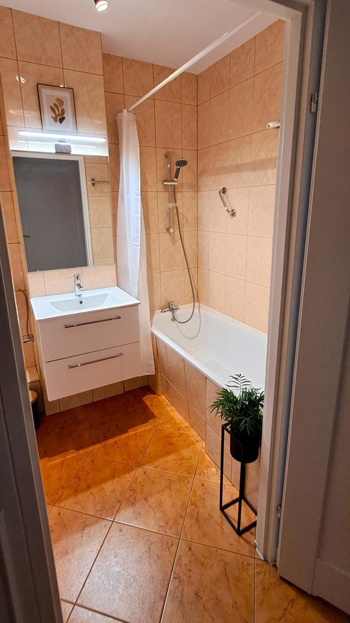 Praska Syrena Apartamento Varsóvia Exterior foto